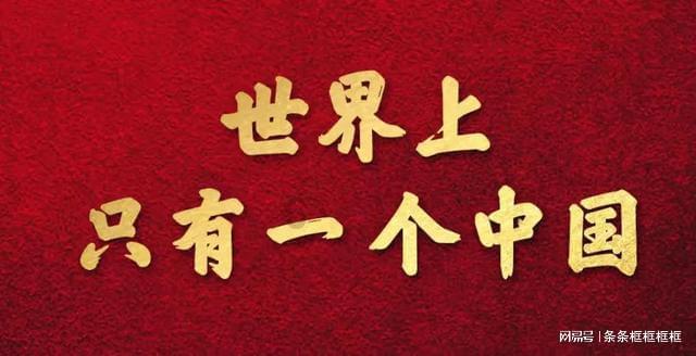 一个男生莫名其妙给一个女生看鞋什么意思？游戏画面